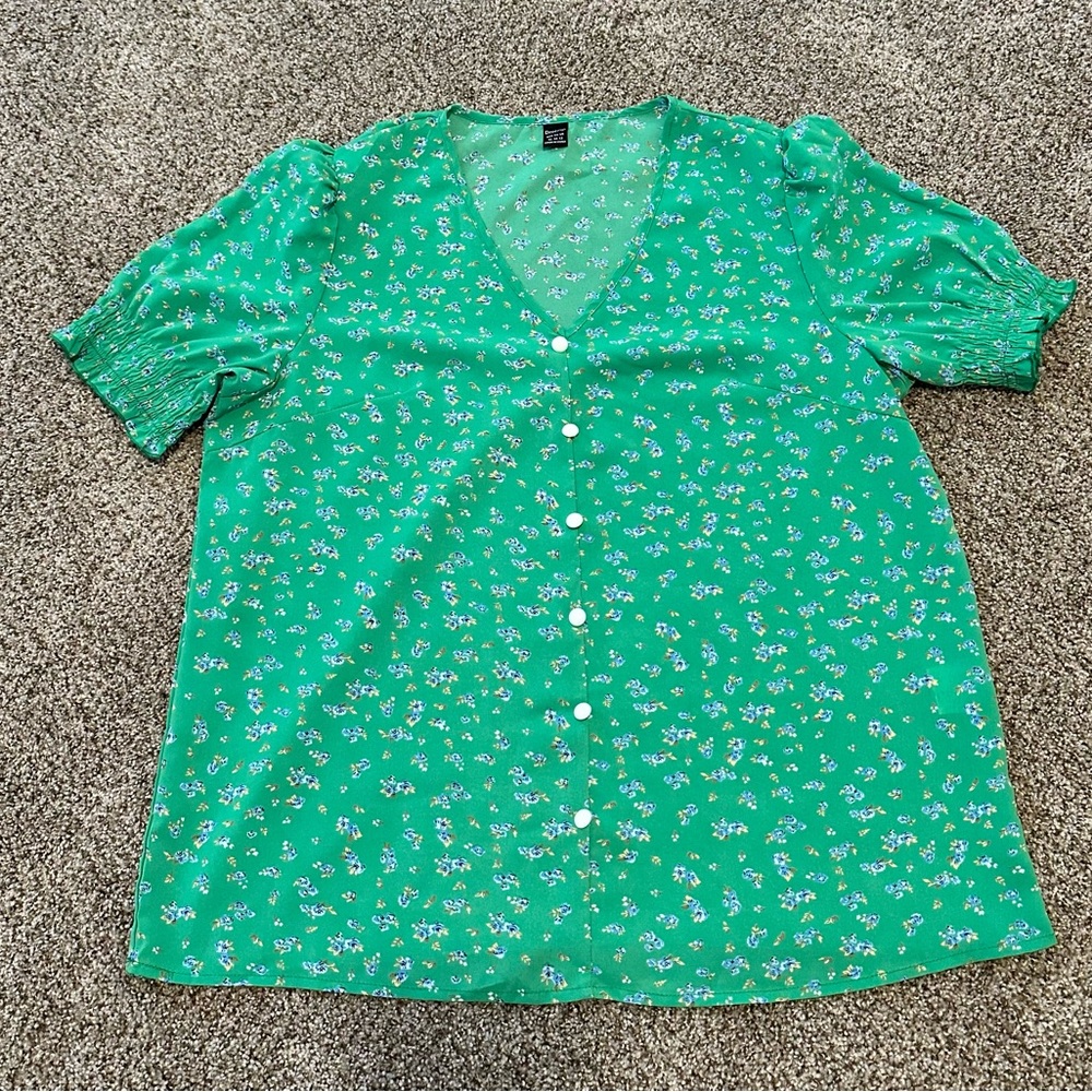 Short sleeve dress shirt